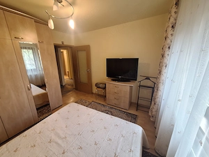 380 euro!!!Ap.cu 3 camere Et 1 cu centrala proprie Zona Bucovina - imagine 2