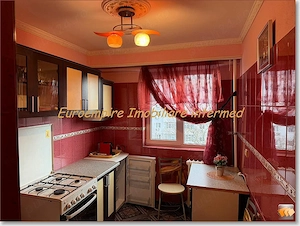 Apartament 3 camere decomandate zona KM 4-5 - imagine 3