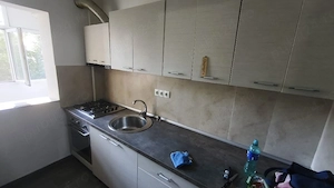 închiriez apartament 3 camere - imagine 2