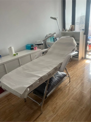 Vand pat cosmetica profesional 850 lei
