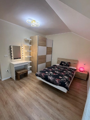 Inchiriez casa noua,3 dormitoare ,2 bai,living,birou si bucatarie open space ,situata in zona spital - imagine 6