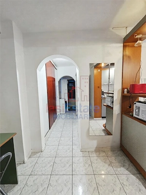 Apartament cu 3 camere decomandat, mobilat si utilat, in Tudor Vladimirescu - imagine 2