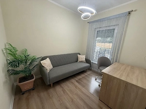 Inchiriez casa noua,3 dormitoare ,2 bai,living,birou si bucatarie open space ,situata in zona spital - imagine 7