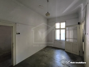 Oportunitate investitie - Casa renovabila, 2 camere, curte comuna, Centru - imagine 4
