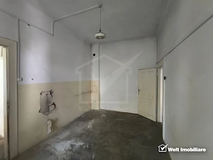 Oportunitate investitie - Casa renovabila, 2 camere, curte comuna, Centru - imagine 3
