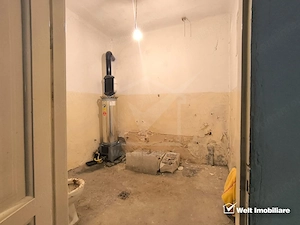 Oportunitate investitie - Casa renovabila, 2 camere, curte comuna, Centru - imagine 6