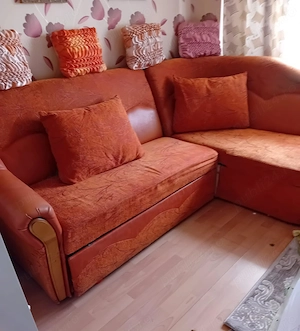 Vând colțar, perne incluse, stare bună în Bistrița