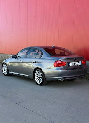 Vând mașină   Întreținută impecabil, stare tehnică excelentă! - imagine 8