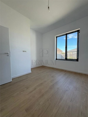 Duplex pe parter - 3 dormitoare -  curte amenajata - la cheie - strada asfaltata - imagine 6