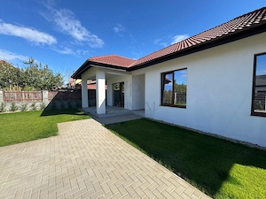 Duplex pe parter - 3 dormitoare -  curte amenajata - la cheie - strada asfaltata - imagine 3