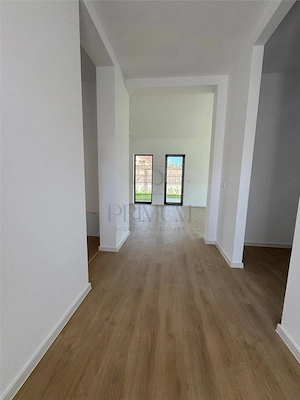 Jumatate de duplex pe parter, 3 dormitoare, curte uriasa de 383 mp, strada asfaltata - imagine 11