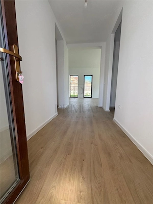 Jumatate de duplex pe parter, 3 dormitoare, curte uriasa de 383 mp, strada asfaltata - imagine 6