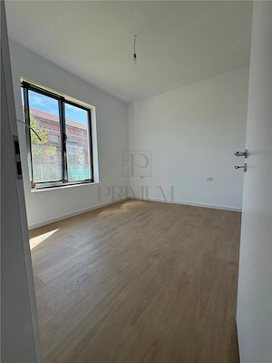 Jumatate de duplex pe parter, 3 dormitoare, curte uriasa de 383 mp, strada asfaltata - imagine 10