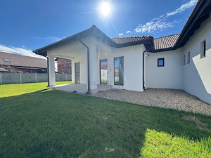 Jumatate de duplex pe parter, 3 dormitoare, curte uriasa de 383 mp, strada asfaltata - imagine 5