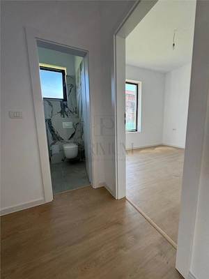 Jumatate de duplex pe parter, 3 dormitoare, curte uriasa de 383 mp, strada asfaltata - imagine 14