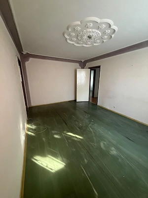 Apartament 3 camere semidecomandat, etaj 1 4, oras Bacau, zona Narcisa   direct proprietar - imagine 3