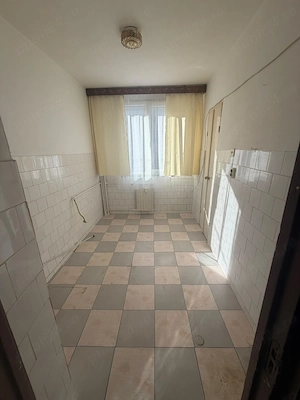 Apartament 3 camere semidecomandat, etaj 1 4, oras Bacau, zona Narcisa   direct proprietar - imagine 8
