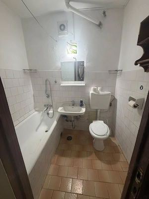 Apartament 3 camere semidecomandat, etaj 1 4, oras Bacau, zona Narcisa   direct proprietar - imagine 7