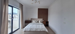 Duplex frumos cu arhitectura mediteraneana - imagine 16