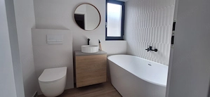 Duplex frumos cu arhitectura mediteraneana - imagine 20