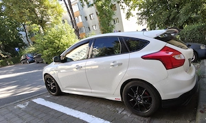  Ford Focus st 2.0                        b.    