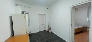Apartament cu 1 camera,zona Dambovita la curte comuna - imagine 3