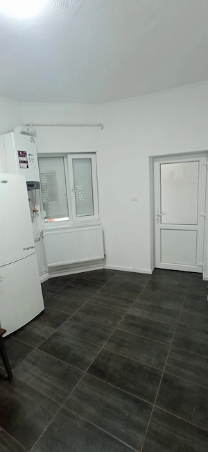 Apartament cu 1 camera,zona Dambovita la curte comuna - imagine 6