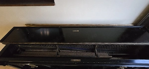Vând pianină 