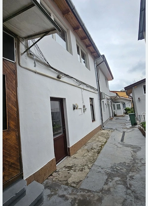 Apartament cu 2 camere de vânzare  la casa in curte comuna - imagine 2