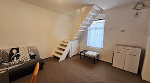 Apartament cu 2 camere de vânzare  la casa in curte comuna - imagine 7