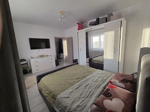 Vand apartament 2 camere  - imagine 2