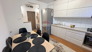 Apartament cu 4 camere de vânzare str. Baznei - imagine 2