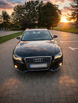 Vând Audi a4 b8 2.0 dizel anul 2012  - imagine 2