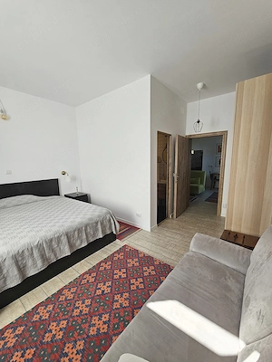 Casă cu două apartamente independente si teren generos. - imagine 12