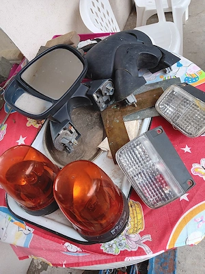 Vind ptr.Renault Trafic, faruri, stopuri, grila, semnalizatoare ,etc - imagine 4