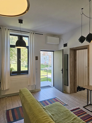 Casă cu două apartamente independente si teren generos. - imagine 6