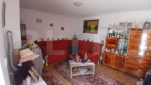 Apartament la casă, 2 dormitoare, curte comună și parcare acoperită