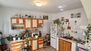 Apartament la casă, 2 dormitoare, curte comună și parcare acoperită - imagine 5