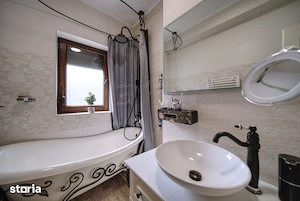 Vând apartament deosebit cu 170m curte privata 3camere2 bai - imagine 9