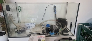 Acvariul de sticlă complet 112 l cu filtre Eheim și Tetra 