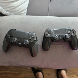 PS 4  512  și 2 manete