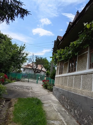 Casă interbelică în centrul comunei Gornet, Prahova   teren 970 mp, vie și grădină