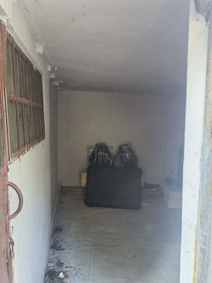 Garaj spațios cu 2 compartimente, canal auto si rafturi de depozitare!Situat in Constanta,zona Brati - imagine 2