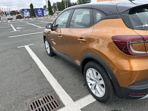 Renault Captur 1600 cmc full hibrid cu doar 4300 km