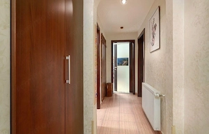 Apartament 3 camere ,grădină, foișor, loc de joacă, parcare,boxa
