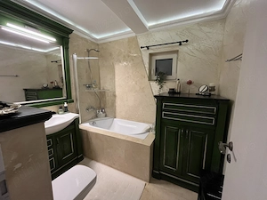 Apartament 3 camere, mobilat și utilat complet   Curte proprie, parcare, 2 balcoane   Bloc 2018 - imagine 8