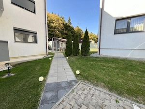 Apartament 3 camere, mobilat și utilat complet   Curte proprie, parcare, 2 balcoane   Bloc 2018 - imagine 16