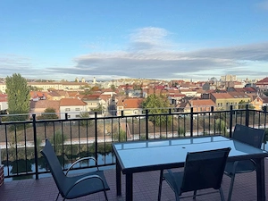 Apartament de inchiriat tip penthouse cu 2 camere Central