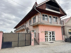 Spatiu comercial cu apartamente de vanzare In Nojorid