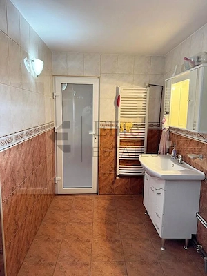 Spatiu comercial cu apartamente de vanzare In Nojorid - imagine 6